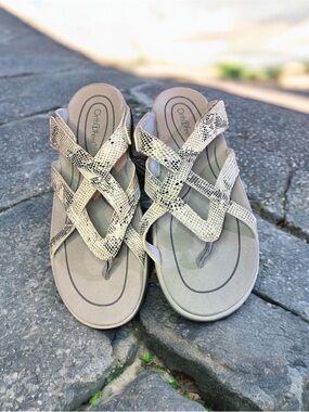 OrthoFeet Women's Beige Snake-Print Crisscross Sandals